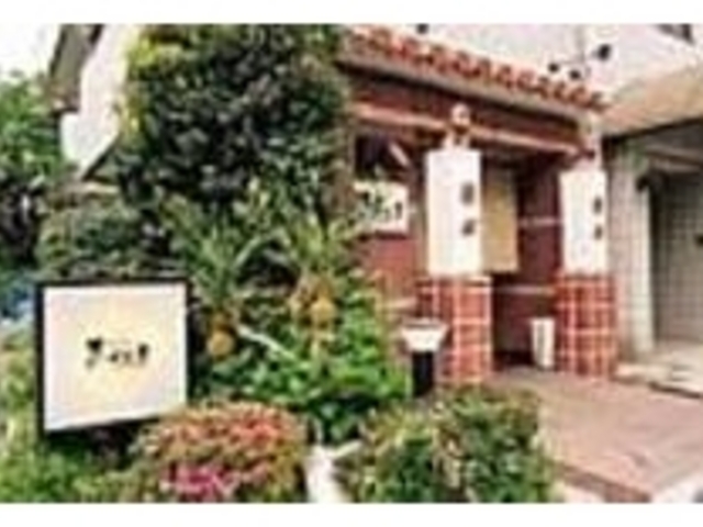 店先の赤い屋根瓦は首里城のものといっしょ_あぐん茶