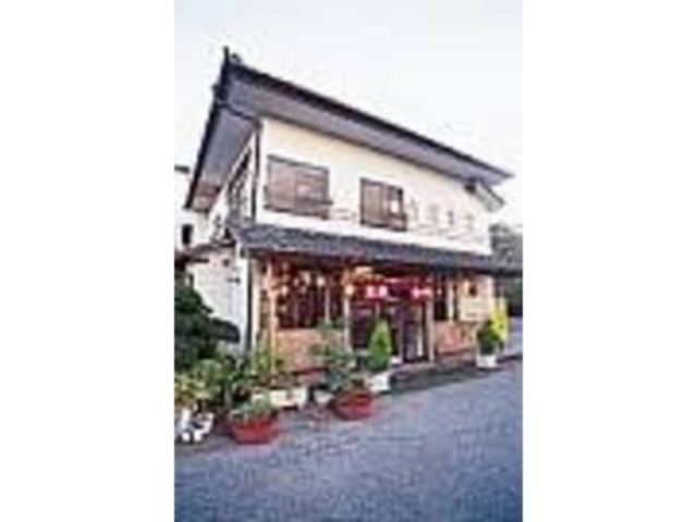 新一宮橋のすぐ近くにあり、地元民に人気_魚政会館