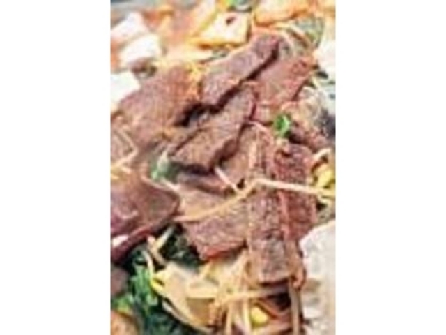 野菜と身の厚い肉の『テッチャン鍋』_金太郎