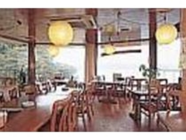 店には民宿が併設。朝定食などもある_海鮮炭火焼き しきぶ