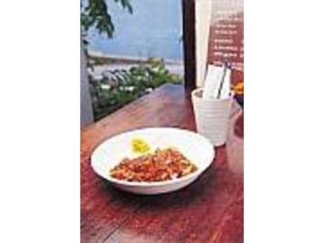たっぷりの野菜を丸2日間煮込んだカレー_CAFE BAR E.A.D