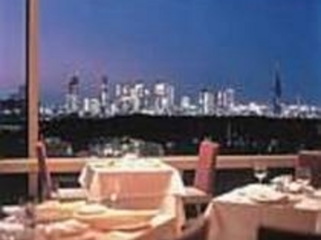 美味しい料理と素晴らしい夜景を楽しもう_アビエント