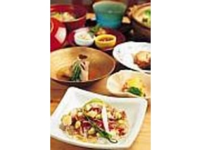 懐石形式で先付けからデザートまで楽しめる_分とく山 飯倉片町