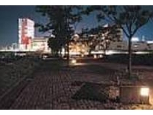 運河沿いのプロムナードのような雰囲気_ポートサイド公園