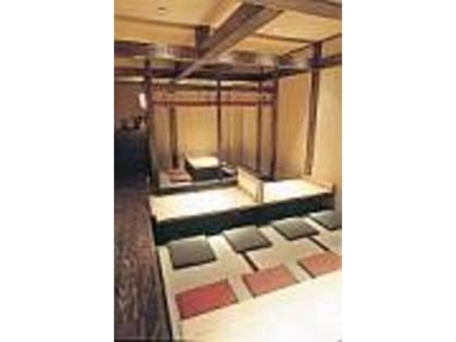 掘りごたつだから、足をのばせて楽に座れる_えん遊