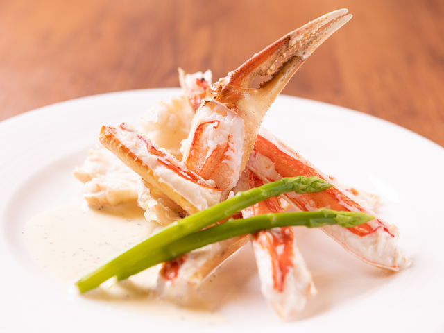 冬季限定の「カニ創作フランス料理」が味わえるのはここだけ!_橋立ベイホテル