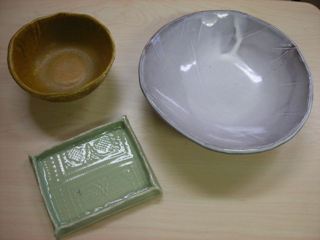 「個性が光る陶芸教室作品」陶芸教室のために特別に調合した「うわ薬」を選んでいただけます。
_陶工房びあんこ