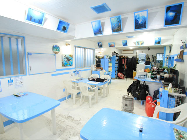広々とした店内♪_ダイビングサービスジャミング