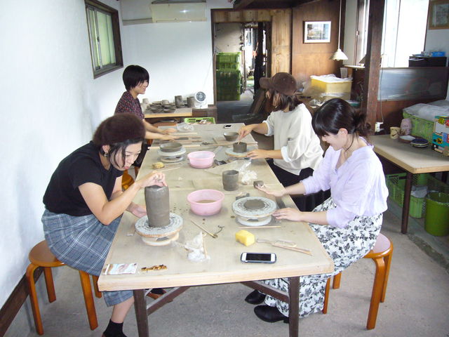 旅行最終日。
思いで作りに陶芸体験、花瓶・カップ・
お皿・茶碗・出来た。
_山寺焼 ながせ陶房