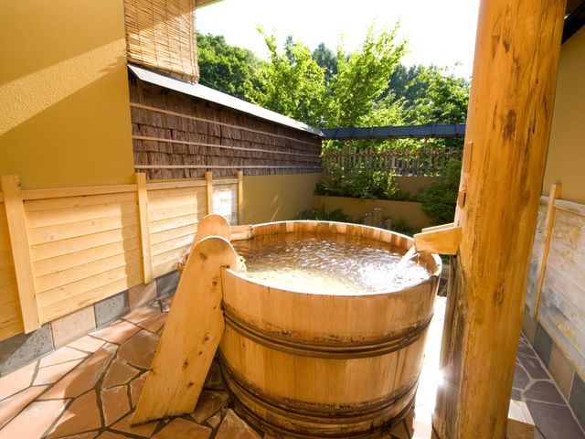 11種で貸切露天風呂「酒だるの湯」_奥利根温泉ホテルサンバード