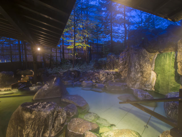 【露天風呂/春・夏】露天風呂で草津温泉を存分に堪能_草津ナウリゾートホテル