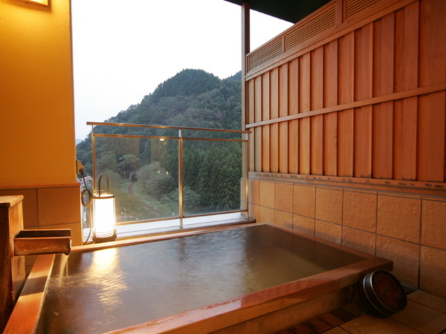 貸切露天風呂「檜の湯」_咲花温泉 翠玉の湯 佐取館