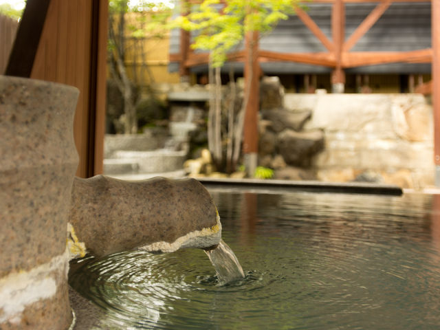 源泉かけ流しの草津温泉で、日頃の疲れをゆっくりと癒してください。_草津温泉 ホテルヴィレッジ