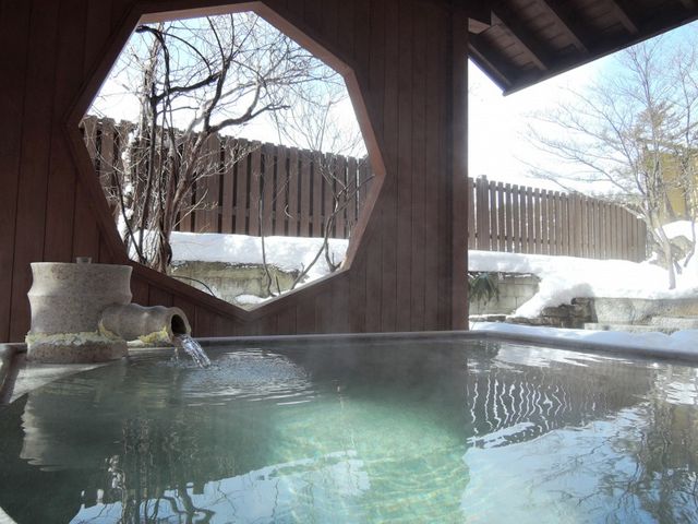 源泉かけ流しの草津温泉で、日頃の疲れをゆっくりと癒してください。_草津温泉 ホテルヴィレッジ