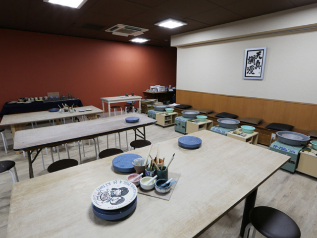 ホテルサンバレー那須・サンバレー美術館内陶芸体験コーナー