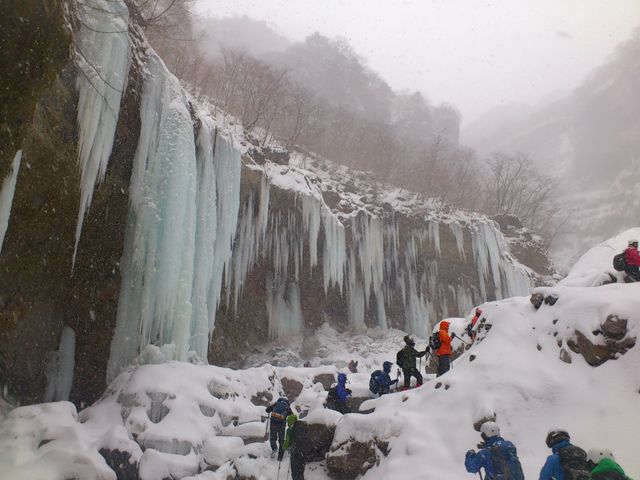 期間限定の氷の世界!雲竜渓谷氷瀑トレッキング_One Play-it(ワンプレイト) 陶芸・キャンドル&アウトドア体験