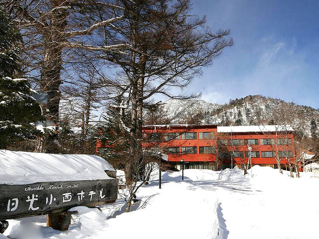 雪のシーズンは雪見露天風呂をもお楽しみいただけます。_にごり湯注ぐ貸切露天風呂の宿 奥日光小西ホテル トレッキング&貸切露天風呂