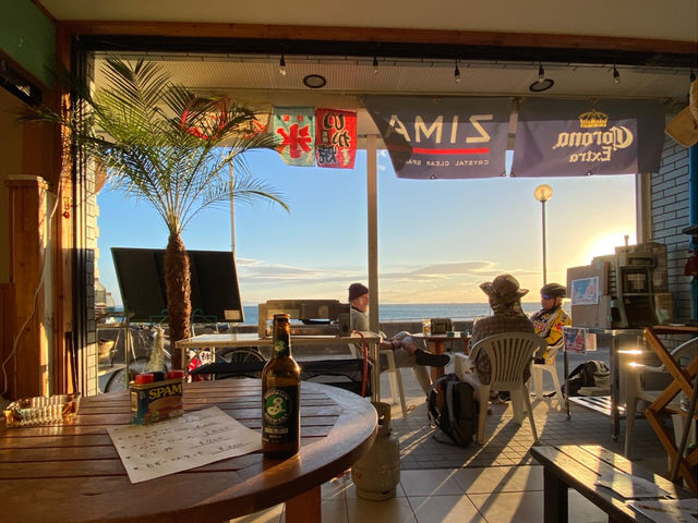 日差しの強い日には適度に店内でくつろいで欲しいと思っています。_beach location
