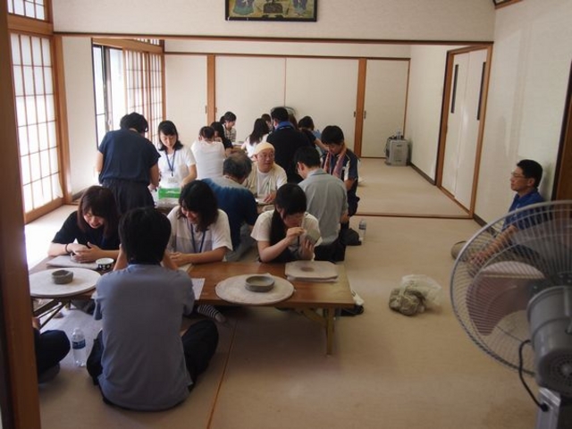 15名様以上のグループはすぐ近所の綺麗な集会所で体験出来ます 町の中心部から直ぐです
_元窯