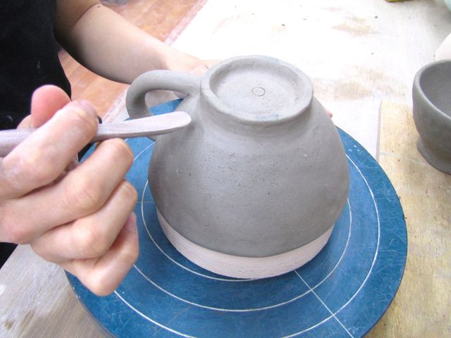 てびねり体験では、マグカップなども作れます。_うづまこ陶芸教室