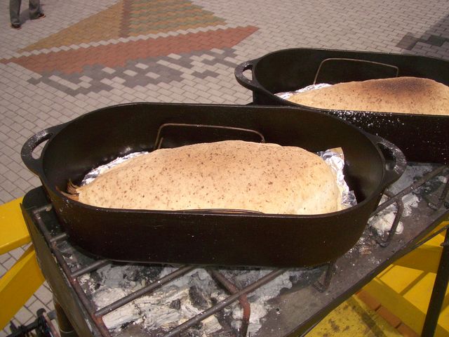 ダッチオーブンで鯛の塩釜焼_Beach BOX