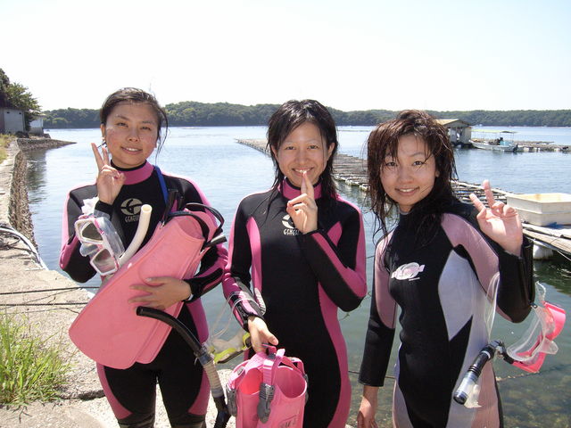 友達同士で旅行の記念に体験ダイビング。少人数制なので安心です☆_ダイブステーション35