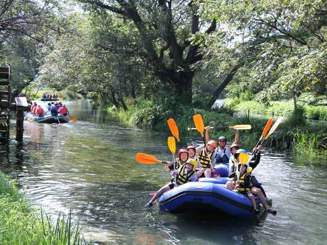 全国でも最高級の透明度抜群の川を降ります。途中水温13度の湧水に浸かれます。_アルプスラインクルーズ