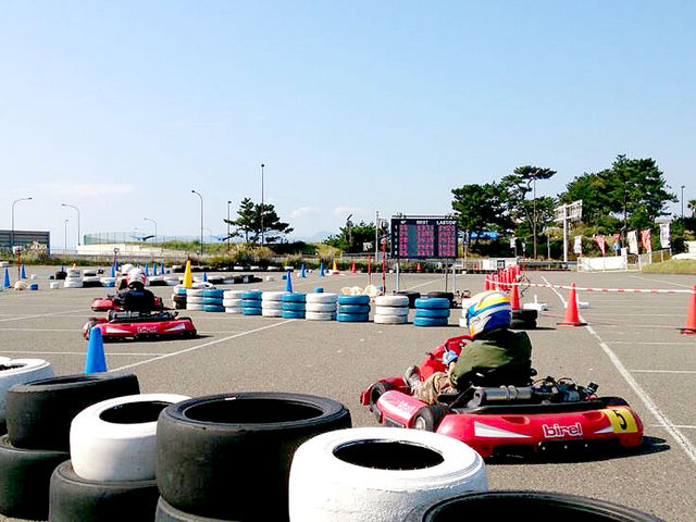 最大6台まで同時走行。友達と仲間と、タイムを競い合います。_湘南シーサイドGP