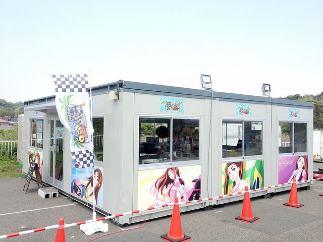 走行の合間はレストハウスでご休憩。他のお客様の走行を観戦できます。_湘南シーサイドGP