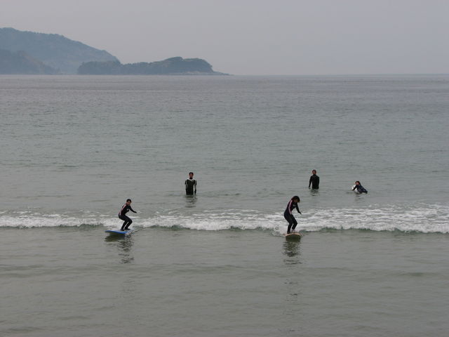 1回目のスクールでほとんどの方が立てるようになります_K-SURFショップ