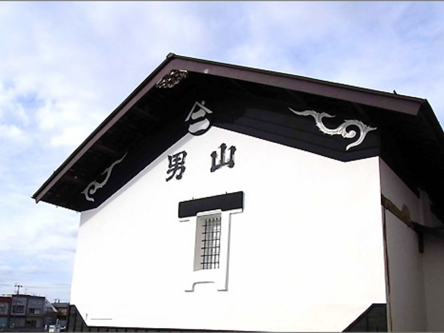 白壁土蔵の貯蔵蔵_八戸酒造株式会社