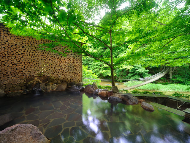 川の湯「岩露天風呂」※豊沢川と木々に囲まれて、森林浴をしながら温泉をご満喫いただけます_結びの宿 愛隣館
