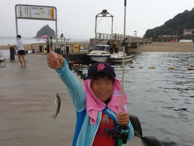 魚釣り。「捕ったどー!」_アスティ・オアシス