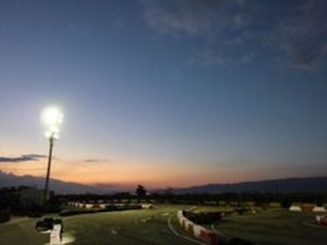 ナイターももちろん営業! 21時まで走れるので仕事帰りにも立ち寄れるサーキット施設です! 1日のストレス発散にもってこいです!_Amazing Kart ISK 浜名湖店
