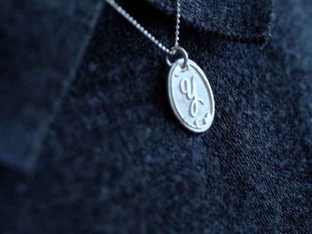 磨くときらりと光り感動の瞬間です。今回のイニシャルpendantのセットには40pのシルバーチェーンも特別にセット!このままお出かけできちゃいますよ。_silver petit pas