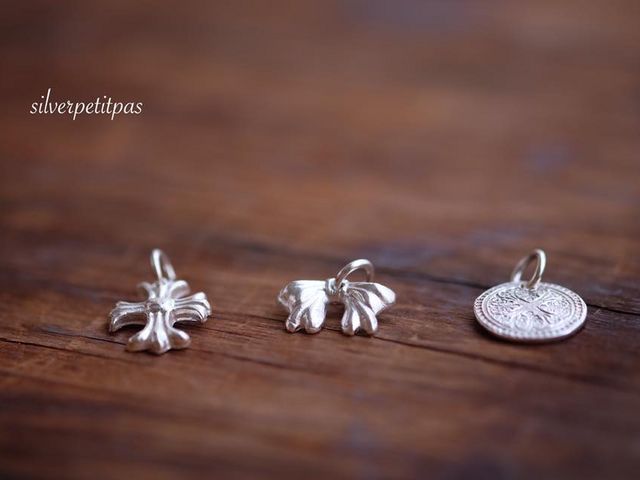 アートクレイは型やスタンプを使うと綺麗でくっきりチャームができます。_silver petit pas