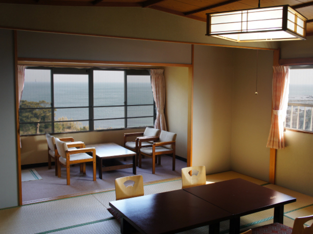 水平線に見えるお部屋_潮風の宿 やま七