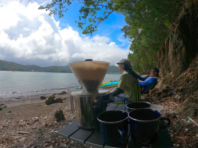 無人の浜辺でのコーヒーブレイクは至福のひと時です♪_サニーコーストカヤックス