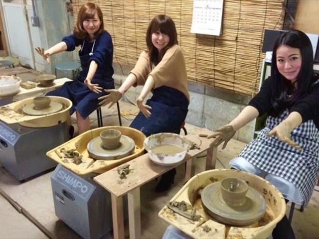 ご家族、お友達同士、カップルの方からお一人様まで気軽に体験していただけます。_丹波焼まるまつ窯