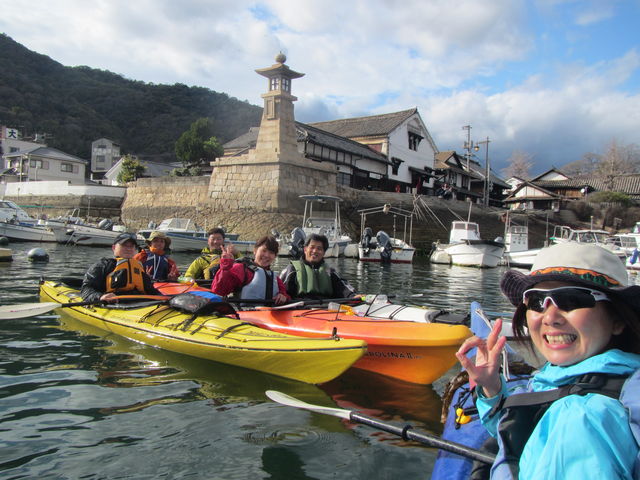 鞆の浦は古くからの港町。歴史情緒あふれる街を海から体感できます。_村上水軍商会