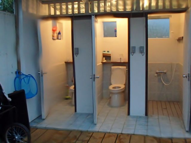 海の家ですが簡易トイレではありませんよ〜_OKINAWAマリンワールド