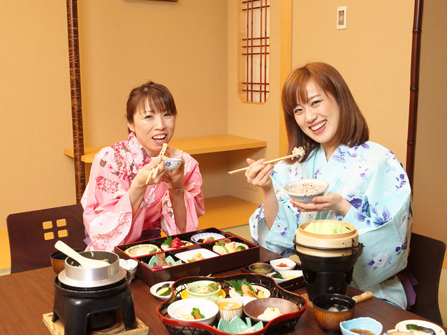 貸切部屋で女子会_小田原お堀端 万葉の湯