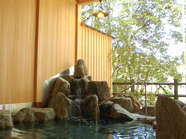 心を癒していただけたらば、うれしいです。渓流と竹林を望む露天風呂♪紅葉も見られます。_秩父小鹿野温泉旅館 梁山泊