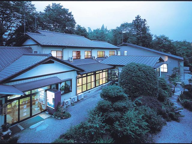 お客様のお越しを心からお待ちいたしております。ご覧いただいた方に高運をもたらす龍もお出迎えいたしております。_秩父小鹿野温泉旅館 梁山泊