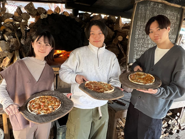 できました!アツアツのマイピザをその場で召し上がれます。_ファーマーズヒル(旧かたつむり)