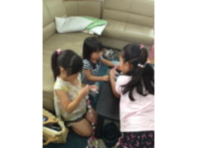 簡単な作品でしたらお子様でもお作り頂けます。_ハワイアンリボンレイ・ハンドメイドのお教室マカナアロハ