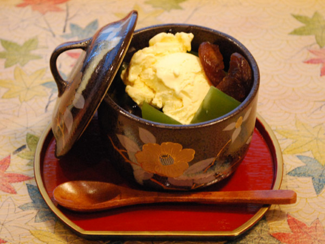 当店自慢のあけてびっくり「玉手箱」_ものづくり 甘味処 今昔