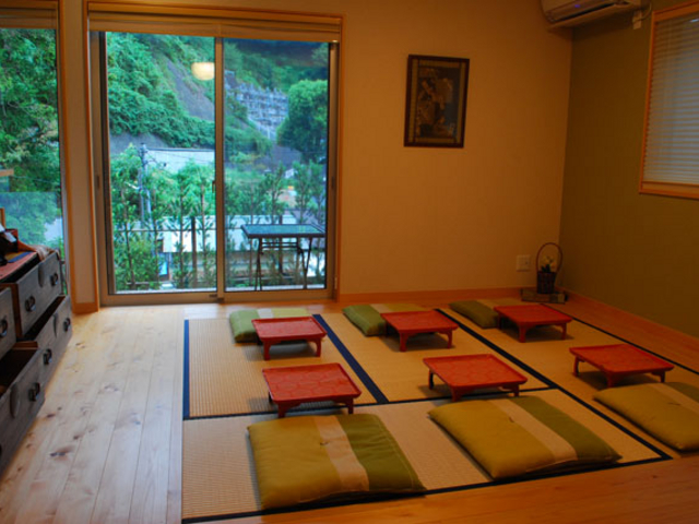 1階甘味処の店内風景_ものづくり 甘味処 今昔
