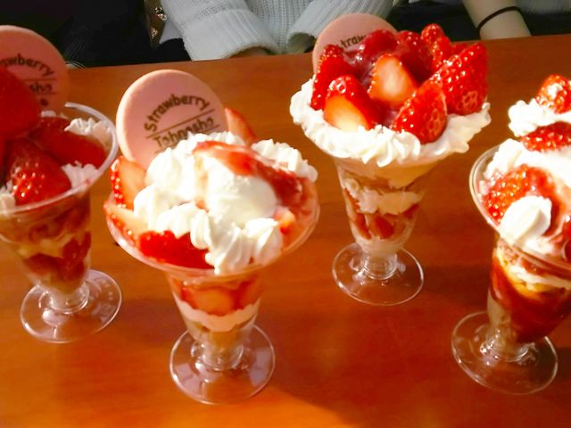 オリジナルのパフェのできあがり_磯山観光いちご園