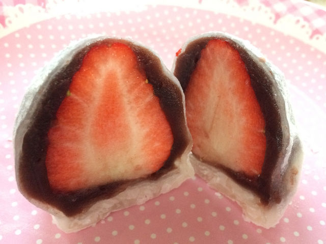 高さ5cm程のビックいちご大福が作れます_磯山観光いちご園